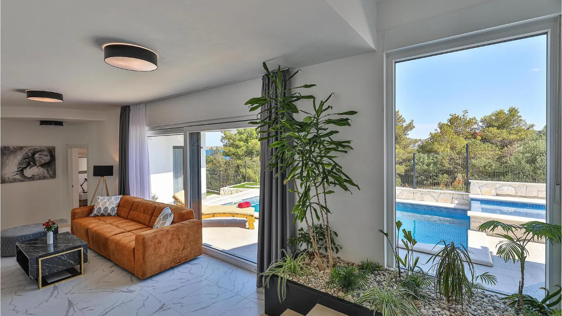 Amazing Home In Seget Donji With Jacuzzi Trogir