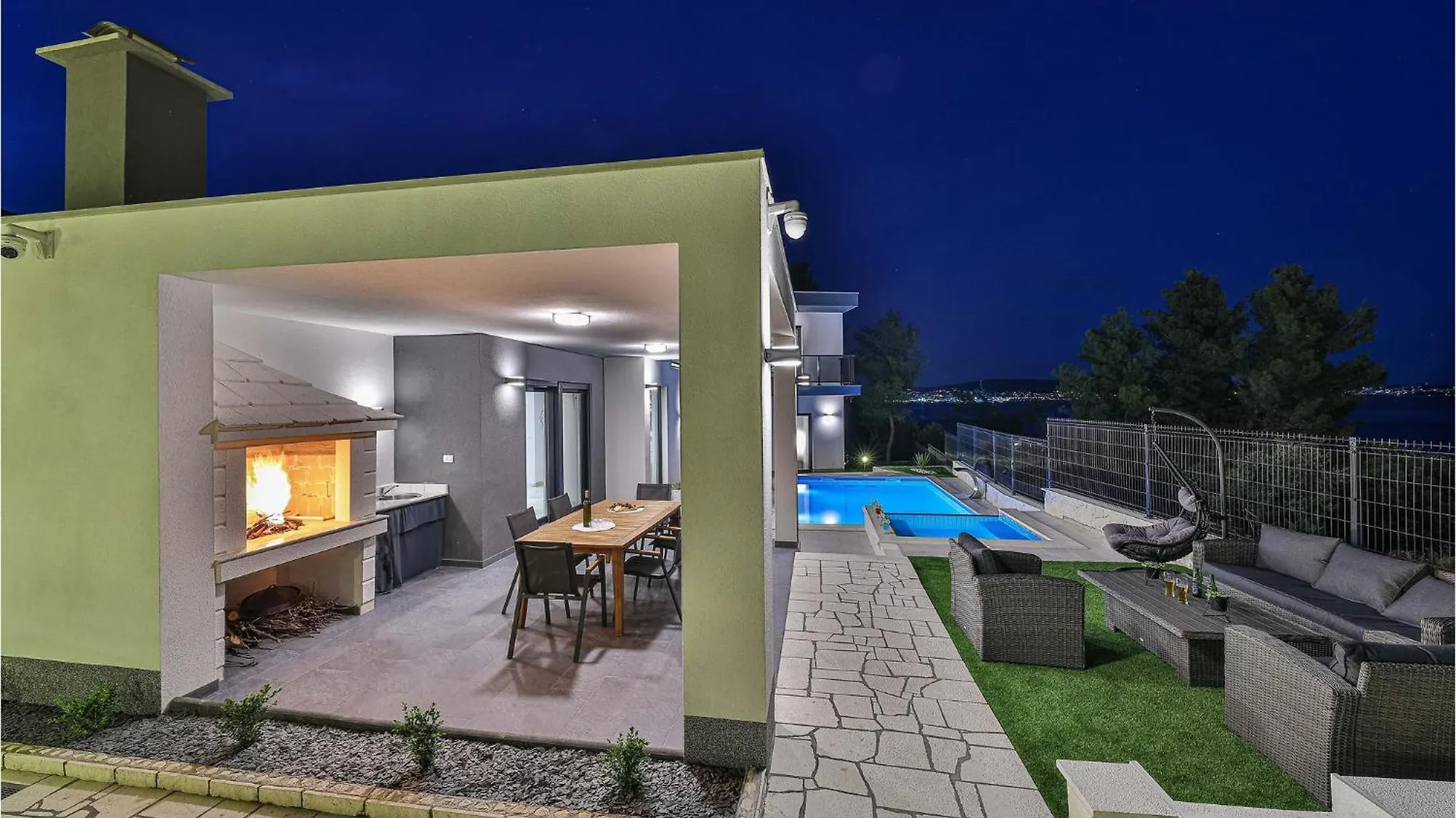Amazing Home In Seget Donji With Jacuzzi Trogir 0*,
