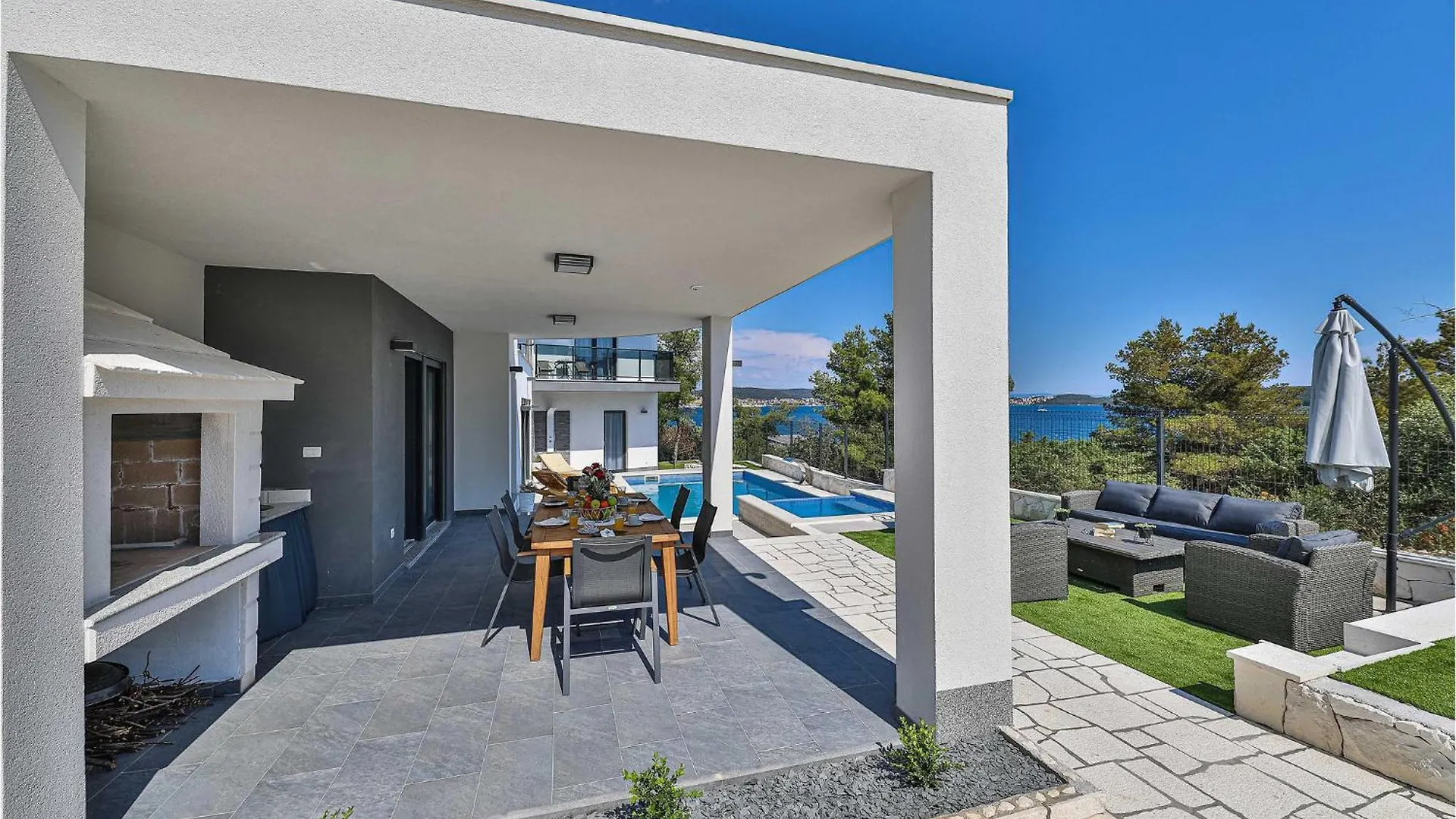 Amazing Home In Seget Donji With Jacuzzi Trogir Holiday home