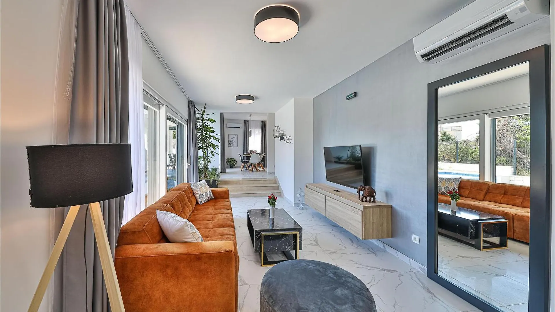 Amazing Home In Seget Donji With Jacuzzi Trogir