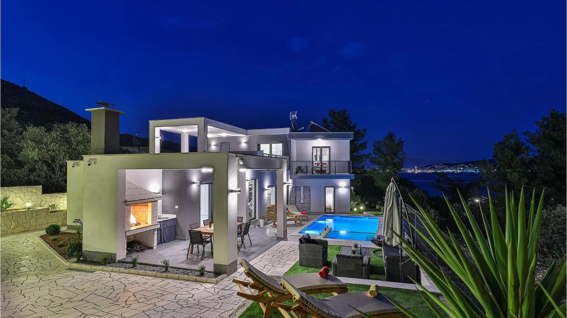 Amazing Home In Seget Donji With Jacuzzi Trogir Holiday home