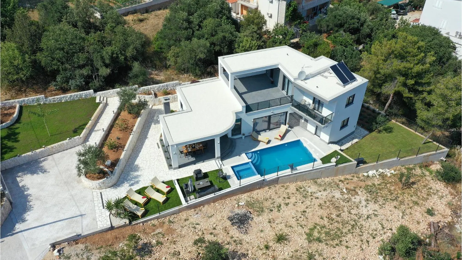 Amazing Home In Seget Donji With Jacuzzi Trogir
